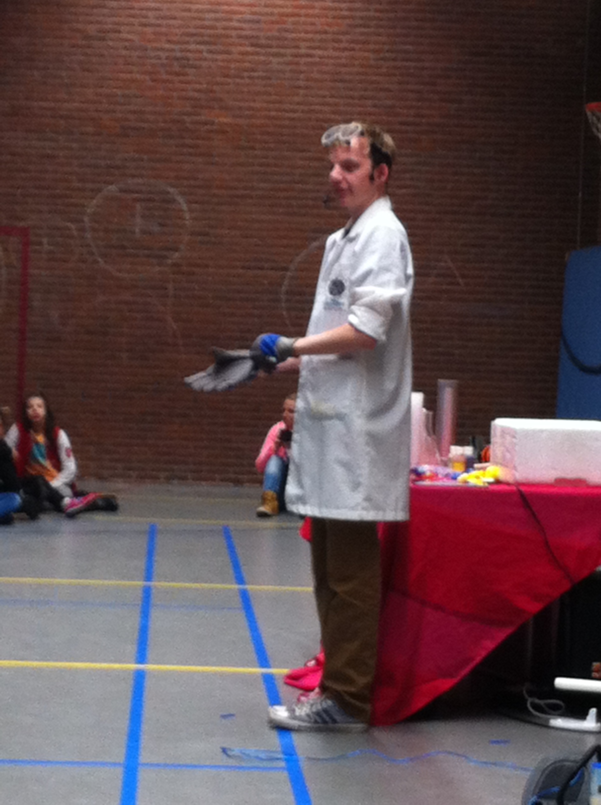 Opening KBW 'raar maar waar'.